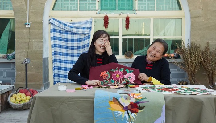 技艺之美拨动妇女赋能发展之弦——布堆画女性赋能项目在陕西延川圆满收官